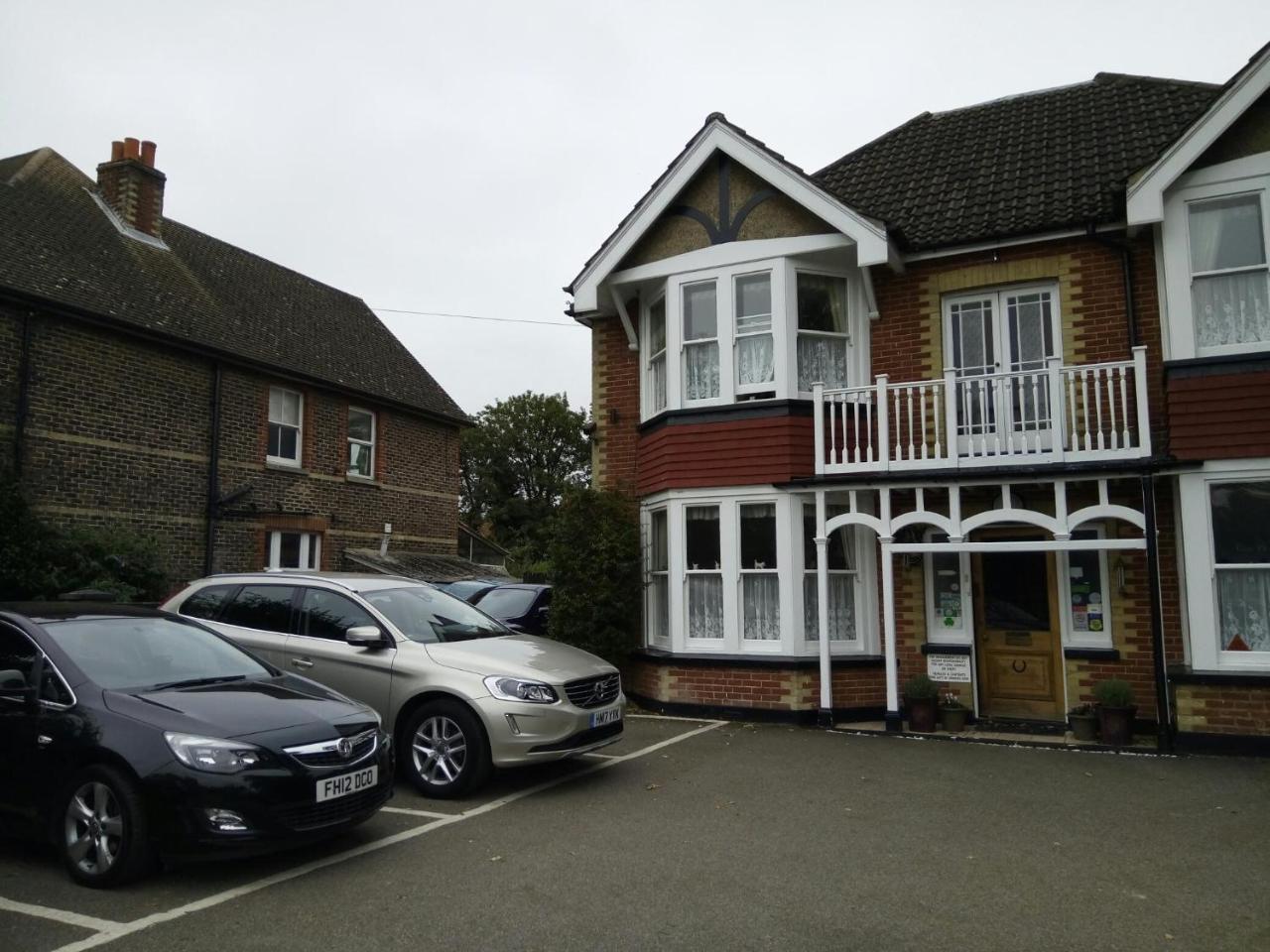 Gable End Guest House Horley Exterior photo